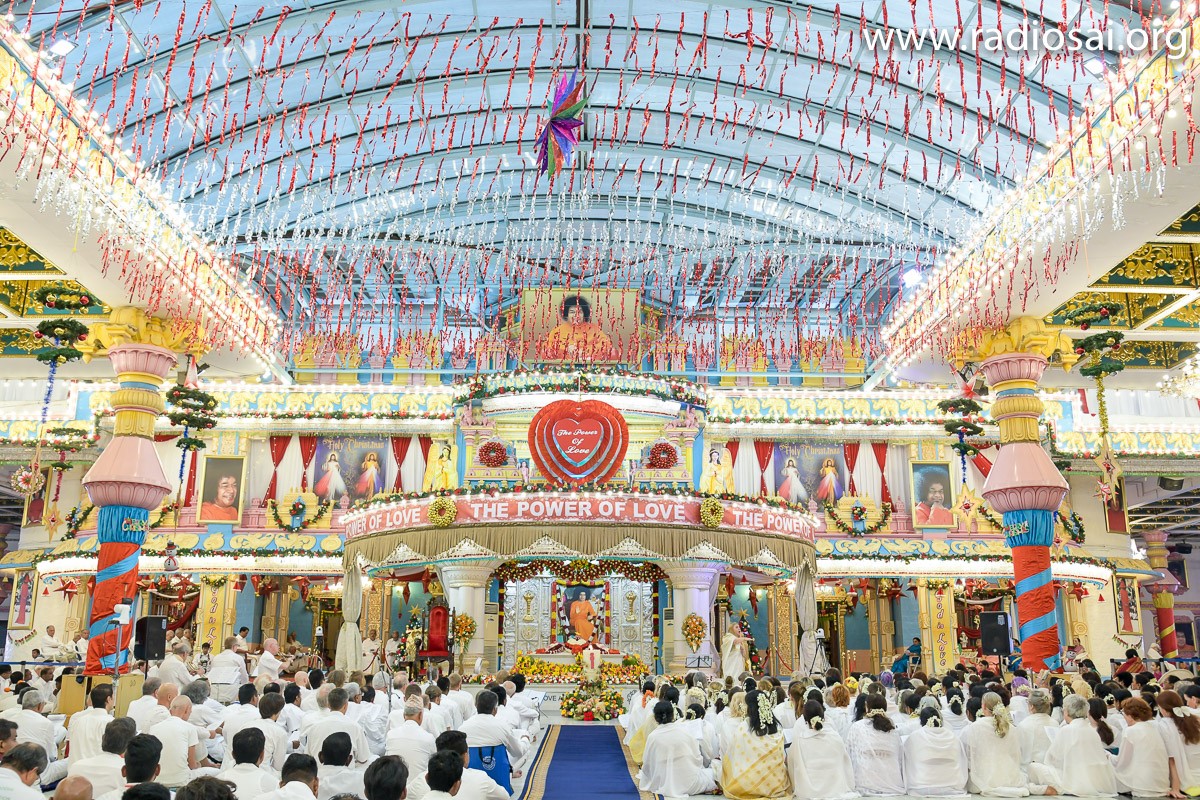 Christmas Celebrations at Prasanthi Nilayam PHOTOSVIDEOSLIVE DARSHAN